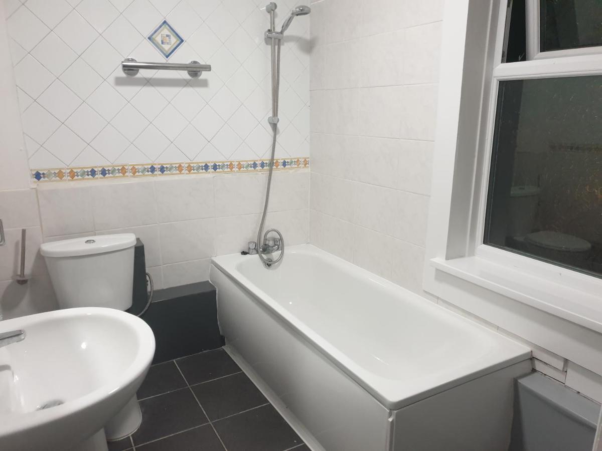 Lovely 1 Bedroom Flat High Barnet 3 Mins Away Eksteriør bilde